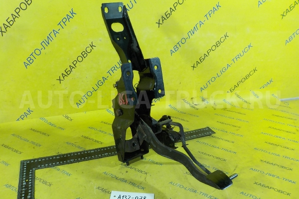 Педаль тормоза Nissan Atlas TD27 Педаль тормоза TD27 2001  46510-0T003