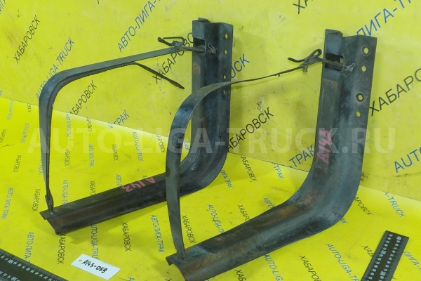 Крепление бака Nissan Atlas QD32 Крепление бака QD32 1999  17421-09T00