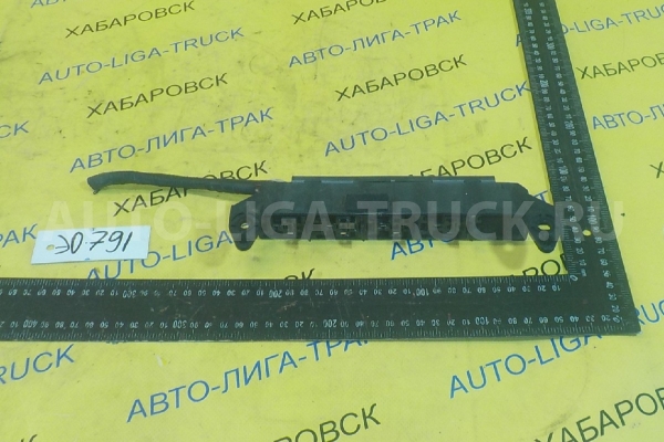 БЛОК ПРЕДОХРАНИТЕЛЕЙ Isuzu Elf БЛОК ПРЕДОХРАНИТЕЛЕЙ    8-97087-638-1