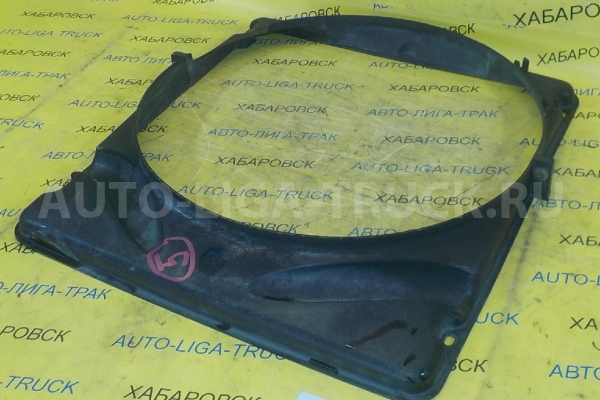 Диффузор радиатора Mazda Titan 4HF1 Диффузор радиатора 4HF1 1998  YJ01-15-211