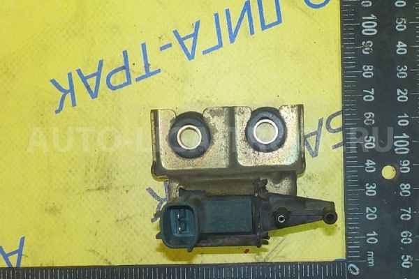 Вакуумный клапан Nissan Atlas KA20DE Вакуумный клапан  2003  14930-38U10