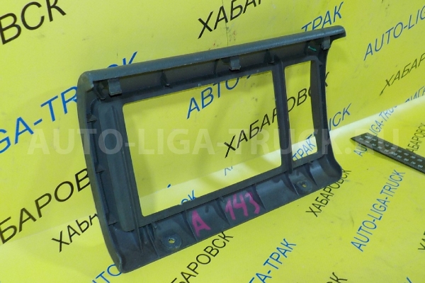 Консоль Nissan Atlas QD32 Консоль QD32 1999  68570-0T000