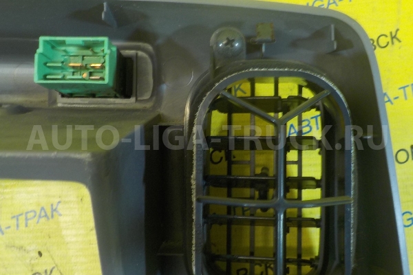 Консоль Nissan Atlas QD32 Консоль QD32 1998  68241-0T000