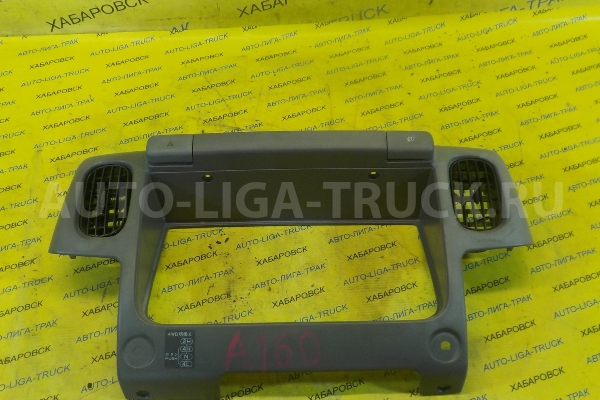 Консоль Nissan Atlas QD32 Консоль QD32 1998  68241-0T000