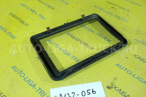 Консоль Nissan Atlas TD23 Консоль TD23 1993 68260-0T000 Консоль Nissan Atlas TD23 Консоль TD23 1993 68260-0T000