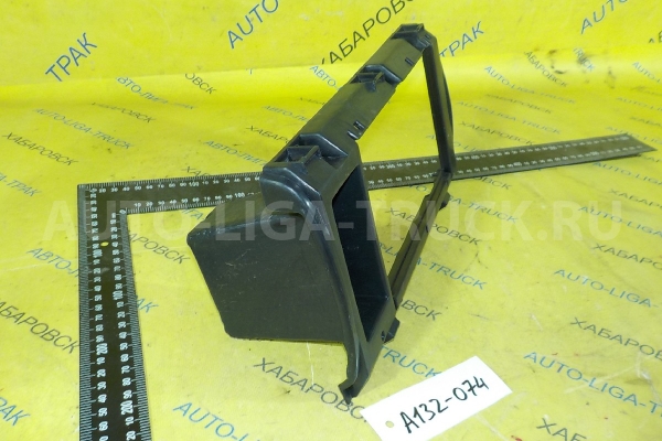 Консоль Nissan Atlas TD23 Консоль TD23 1993  68560-0T001