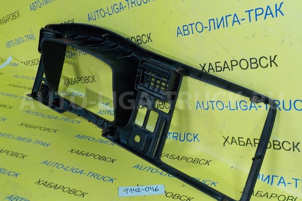 Консоль панели приборов Mazda Titan 4HG1 Консоль панели приборов 4HG1 2000  W620-55-420A