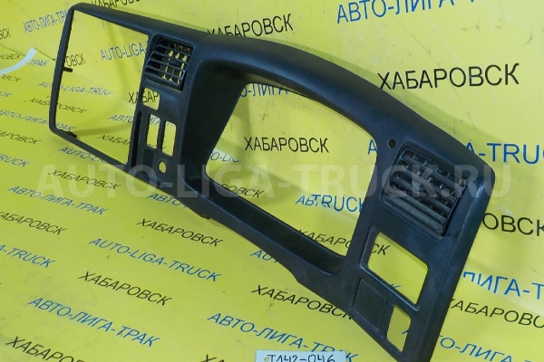 Консоль панели приборов Mazda Titan 4HG1 Консоль панели приборов 4HG1 2000  W620-55-420A