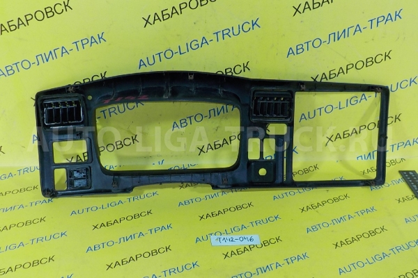 Консоль панели приборов Mazda Titan 4HG1 Консоль панели приборов 4HG1 2000  W620-55-420A