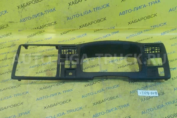 Консоль панели приборов Mazda Titan 4HG1 Консоль панели приборов 4HG1 2003  W620-55-420A