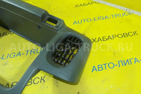 Консоль панели приборов Nissan Atlas QD32 Консоль панели приборов QD32 2001  68241-0T000