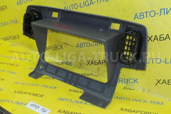 Консоль панели приборов Nissan Atlas TD27 Консоль панели приборов TD27 1993  68241-0T000