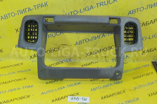 Консоль панели приборов Nissan Atlas TD27 Консоль панели приборов TD27 1993  68241-0T000