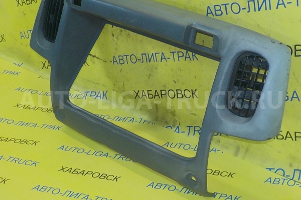 Консоль панели приборов Nissan Atlas TD27 Консоль панели приборов TD27 1997  68240-0T000