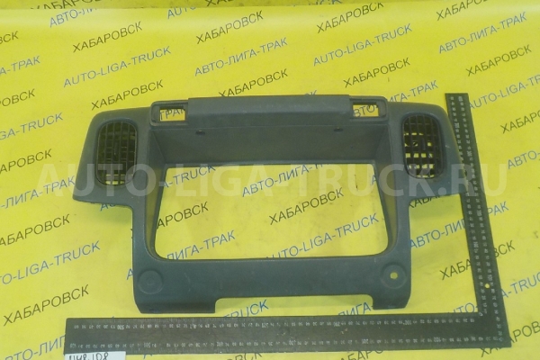 Консоль панели приборов Nissan Atlas TD27 Консоль панели приборов TD27 1999  68240-5T000