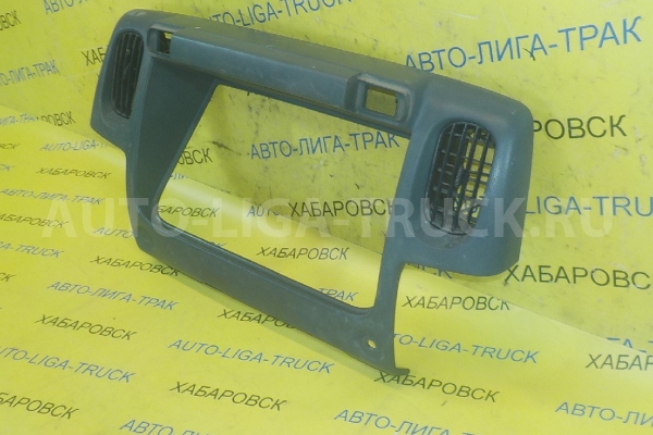 Консоль панели приборов Nissan Atlas TD27 Консоль панели приборов TD27 1999  68240-5T000