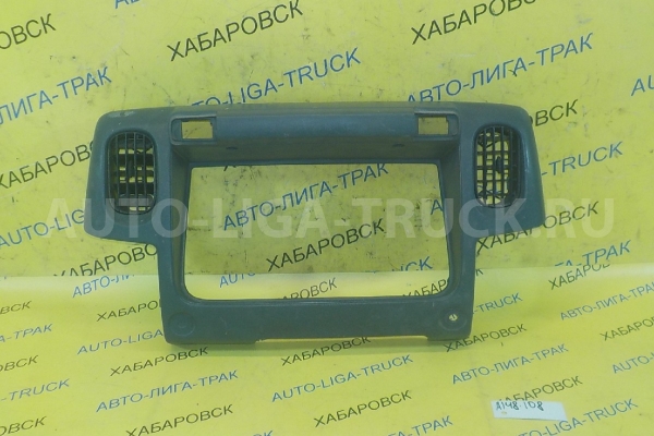 Консоль панели приборов Nissan Atlas TD27 Консоль панели приборов TD27 1999  68240-5T000