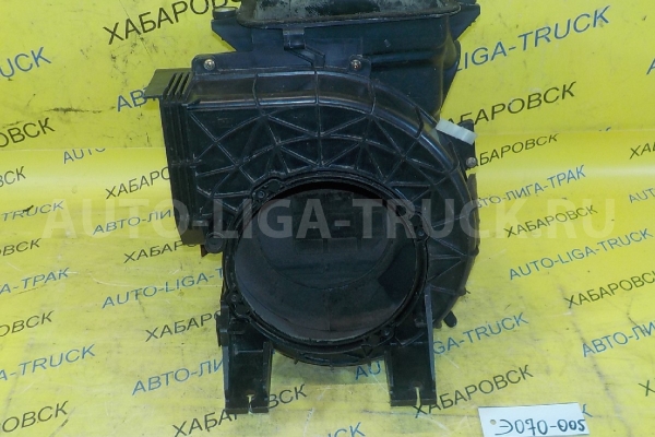 Корпус мотора печки Isuzu Elf 4HF1 Корпус мотора печки 4HF1 1997  8-97106-316-2