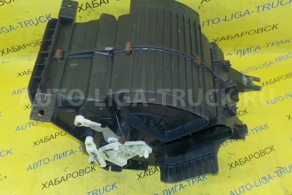 Корпус радиатора печки Mazda Titan 4HF1 Корпус радиатора печки 4HF1 1998  W201-61-130