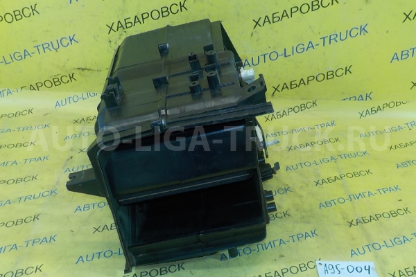 Корпус радиатора печки Nissan Atlas TD27 Корпус радиатора печки TD27 1994  27110-0T002