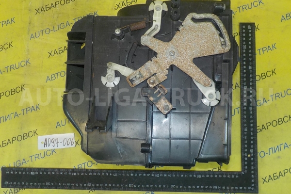 Корпус радиатора печки Nissan Atlas TD27 Корпус радиатора печки TD27 1995  27110-0T002