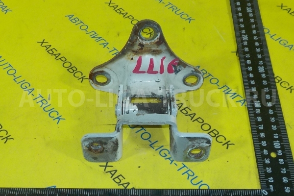 Крепление двери Isuzu Elf 4HF1 Крепление двери 4HF1 1996 8-97852-007-4 Крепление двери Isuzu Elf 4HF1 Крепление двери 4HF1 1996 8-97852-007-4