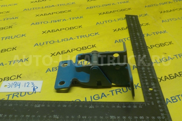 Крепление двери Isuzu Elf 4JB1 Крепление двери 4JB1 1988  8-94260-322-0