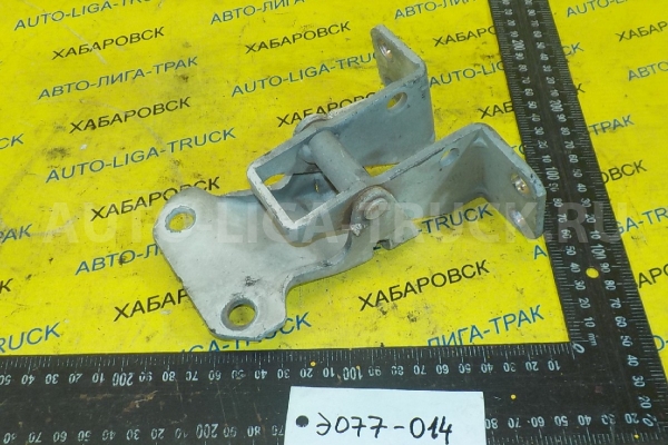 Крепление двери Isuzu Elf 4JB1 Крепление двери 4JB1 1993  8-94260-378-1