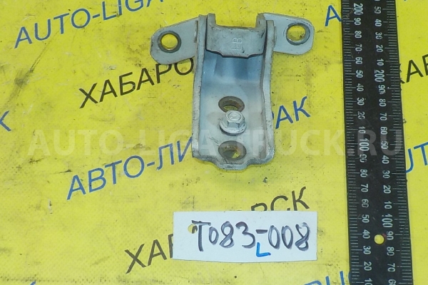 Крепление двери Mazda Titan 4HG1 Крепление двери 4HG1 2002 W611-59-210 Крепление двери Mazda Titan 4HG1 Крепление двери 4HG1 2002 W611-59-210