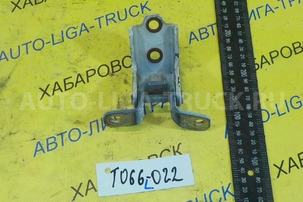 Крепление двери Mazda Titan 4HG1 Крепление двери 4HG1 2001  W611-59-240A