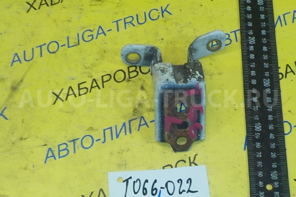 Крепление двери Mazda Titan 4HG1 Крепление двери 4HG1 2001  W611-59-240A