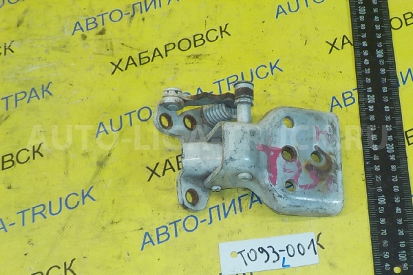 Крепление двери Mazda Titan 4HG1 Крепление двери 4HG1 1997  W412-59-240