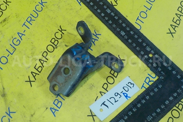 Крепление двери Mazda Titan 4HG1 Крепление двери 4HG1 2003  W611-58-240A