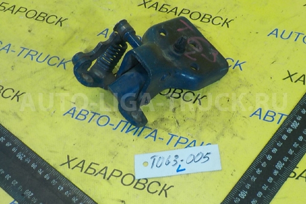 Крепление двери Mazda Titan VS Крепление двери VS 1998  W412-59-240