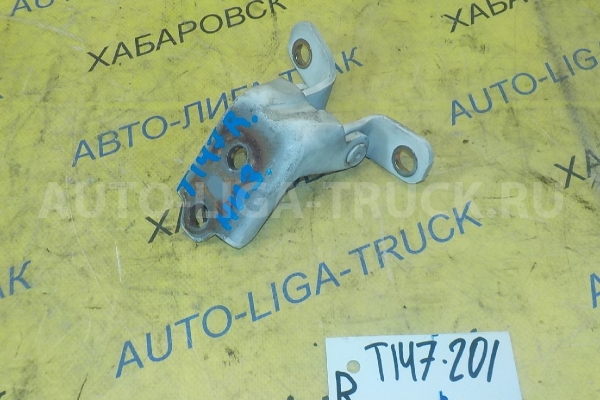 Крепление двери Mazda Titan WL Крепление двери WL 2002  W611-58-240A