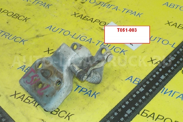 Крепление двери Mazda Titan XA Крепление двери XA 1990  W412-59-240