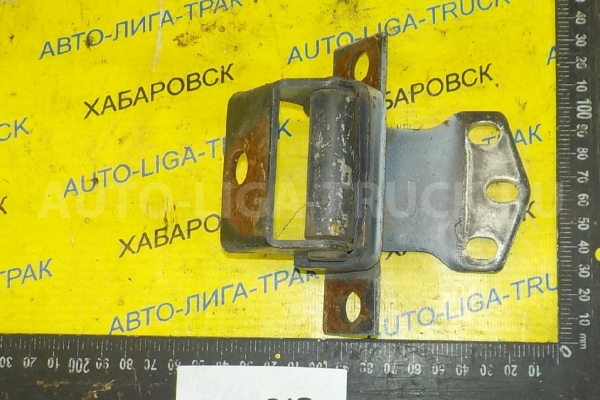 Крепление двери Mitsubishi Canter Крепление двери    ALT-000767