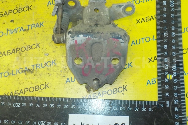 Крепление двери Mitsubishi Canter Крепление двери MC145233 Крепление двери Mitsubishi Canter Крепление двери MC145233