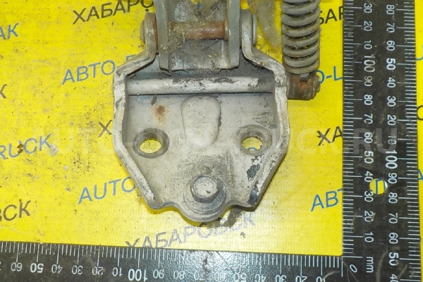 Крепление двери Mitsubishi Canter Крепление двери MC145233 Крепление двери Mitsubishi Canter Крепление двери MC145233