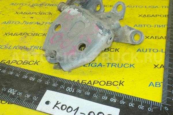 Крепление двери Mitsubishi Canter Крепление двери MC145233 Крепление двери Mitsubishi Canter Крепление двери MC145233