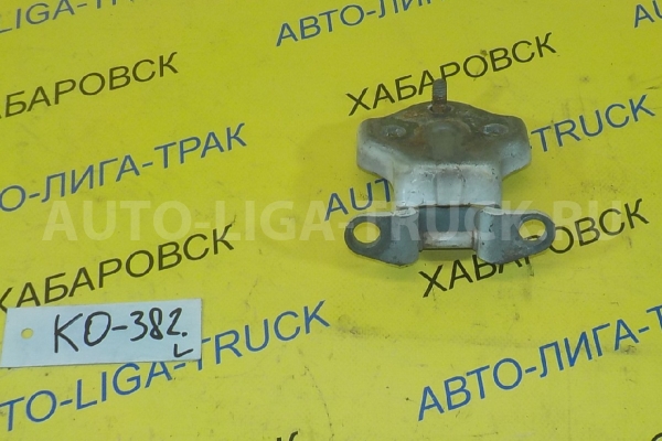 Крепление двери Mitsubishi Canter Крепление двери MC145235 Крепление двери Mitsubishi Canter Крепление двери MC145235