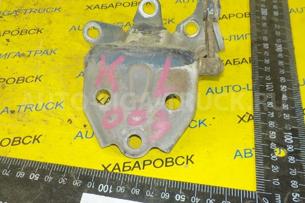 Крепление двери Mitsubishi Canter Крепление двери    MC145232
