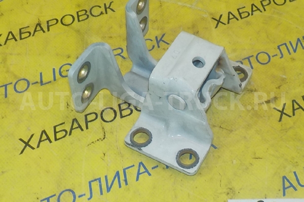 Крепление двери Mitsubishi Canter 4M40 Крепление двери 4M40 2003  MK997204