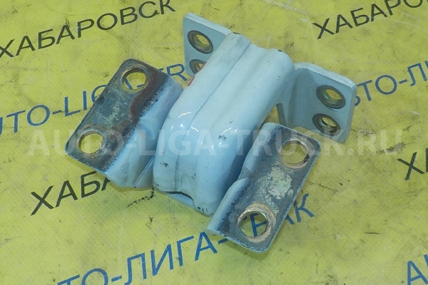 Крепление двери Mitsubishi Canter 4M40 Крепление двери 4M40 2003  MK997204