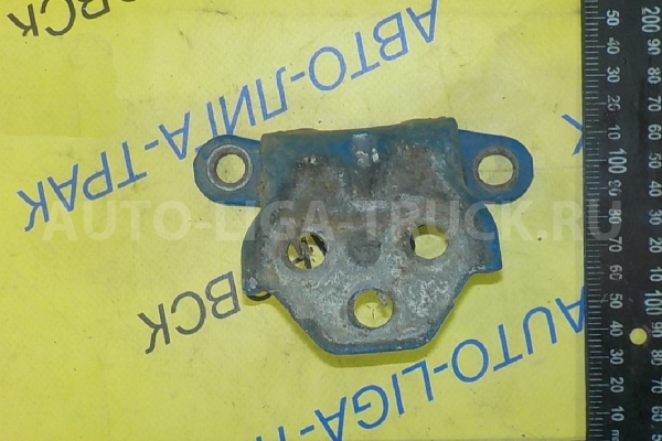 Крепление двери Toyota Dyna, Toyoace Крепление двери    68710-37020