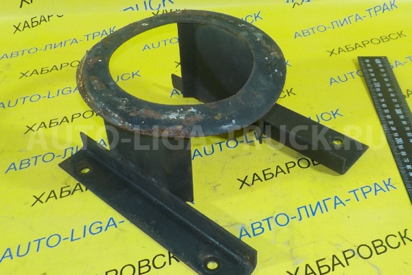 Крепление запасного колеса Isuzu Elf 4JG2 Крепление запасного колеса 4JG2 2003  8-97226-323-0