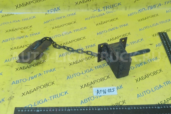 Крепление запасного колеса Nissan Atlas FD35 Крепление запасного колеса  1991  57210-T8002