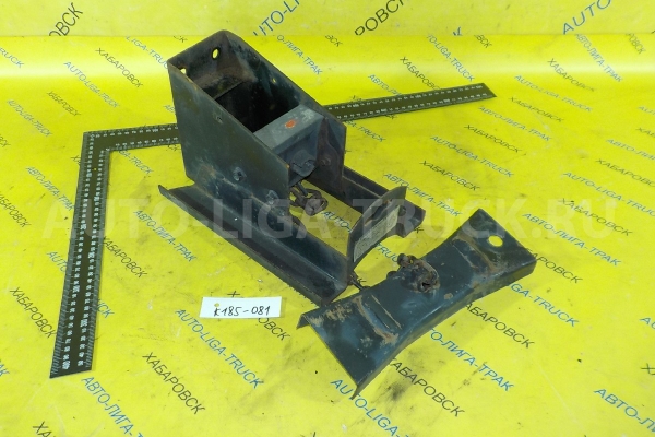 Крепёж запаски Mitsubishi Canter 4M51 Крепление запасного колеса 4M51 2003 MB570096 Крепёж запаски Mitsubishi Canter 4M51 Крепление запасного колеса 4M51 2003 MB570096