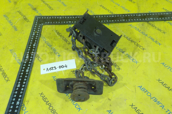 Крепёж запаски Nissan Atlas TD27 Крепление запасного колеса TD27 1996  57210-2T600