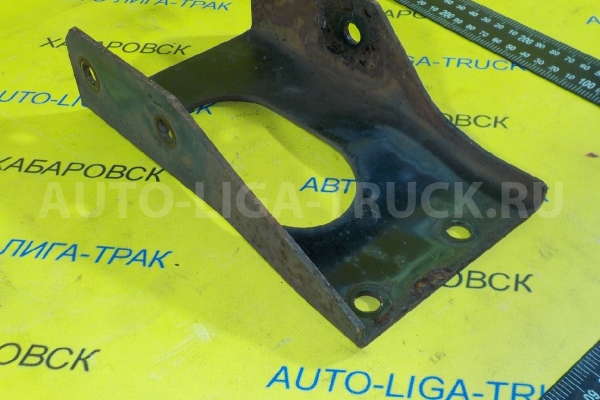 Кронштейн бампера Mitsubishi Canter 4D35 Кронштейн бампера 4D35   MC139295